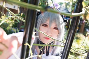 Rating: Safe Score: 0 Tags: 1girl 3d blurry blurry_background blurry_foreground depth_of_field flower izayoi_sakuya lips looking_at_viewer motion_blur photo red_eyes solo white_flower User: admin