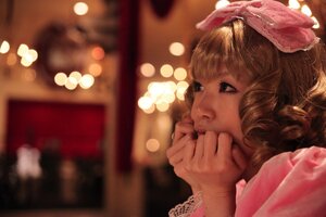 Rating: Safe Score: 0 Tags: 1girl blonde_hair blurry bokeh bow depth_of_field hair_bow hinaichigo lips nose realistic solo upper_body window User: admin