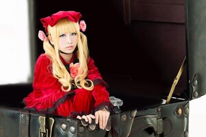 Rating: Safe Score: 0 Tags: 1girl blonde_hair blue_eyes bonnet capelet flower lips long_hair looking_at_viewer photo pink_flower pink_rose red_capelet red_dress rose shinku solo User: admin