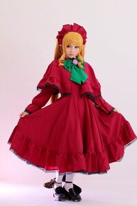 Rating: Safe Score: 0 Tags: 1girl blonde_hair blue_eyes bonnet bow bowtie curtsey dress full_body green_bow green_neckwear long_hair long_sleeves red_dress shinku shoes solo User: admin