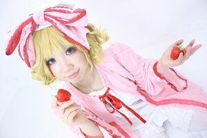 Rating: Safe Score: 0 Tags: 1girl apple blonde_hair blue_eyes dress food frills fruit hinaichigo holding_food holding_fruit realistic ribbon short_hair solo strawberry striped User: admin