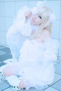 Rating: Safe Score: 0 Tags: 1girl argyle argyle_background bare_shoulders blonde_hair blue_eyes blurry chain-link_fence checkered checkered_background checkered_floor depth_of_field kirakishou lips long_hair on_floor solo tile_floor tile_wall tiles User: admin
