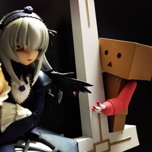 Rating: Safe Score: 0 Tags: 1girl 3d box doll dress hairband long_hair long_sleeves red_eyes solo suigintou wings User: admin