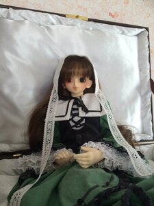 Rating: Safe Score: 0 Tags: 1girl brown_hair doll dress frills green_dress heterochromia lace long_hair long_sleeves sitting solo suiseiseki veil very_long_hair User: admin