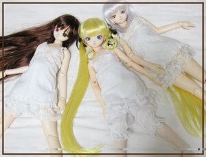Rating: Safe Score: 0 Tags: 3girls bare_shoulders black_hair blonde_hair blue_eyes doll doll_joints dress heterochromia holding_hands joints long_hair looking_at_viewer multiple_dolls multiple_girls purple_eyes red_eyes short_hair silver_hair tagme twintails very_long_hair User: admin