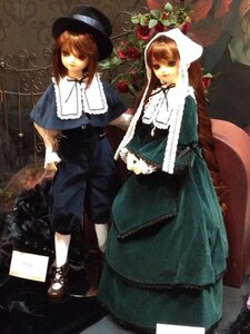 Rating: Safe Score: 0 Tags: 2girls bangs blue_dress brown_eyes brown_hair capelet doll dress expressionless flower hat long_hair looking_at_viewer multiple_dolls multiple_girls rose short_hair siblings sisters souseiseki standing tagme twins User: admin