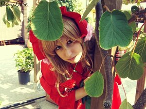 Rating: Safe Score: 0 Tags: 1girl auto_tagged blonde_hair flower long_hair realistic shinku solo umbrella User: admin