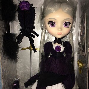 Rating: Safe Score: 0 Tags: 1girl black_dress doll dress flower jewelry lips long_hair looking_at_viewer purple_eyes rose solo suigintou white_hair User: admin