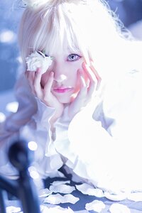 Rating: Safe Score: 0 Tags: 1boy blue_eyes blurry depth_of_field hand_on_own_cheek hand_on_own_face hands_on_own_face kirakishou lips looking_at_viewer solo upper_body white_hair User: admin