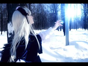Rating: Safe Score: 0 Tags: 1girl black_border letterboxed long_hair long_sleeves pillarboxed school_uniform serafuku solo suigintou white_hair User: admin
