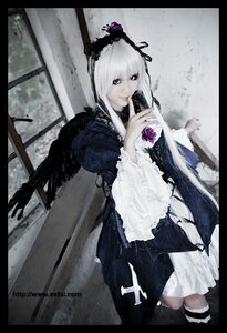 Rating: Safe Score: 0 Tags: 1girl auto_tagged black_border dress flower frills letterboxed long_sleeves looking_at_viewer pillarboxed silver_hair solo suigintou wings User: admin