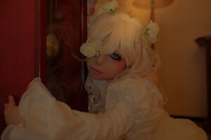 Rating: Safe Score: 0 Tags: 1girl bangs blurry blurry_background blurry_foreground closed_mouth depth_of_field flower green_eyes hair_flower hair_ornament indoors kirakishou lips looking_at_viewer solo white_flower User: admin