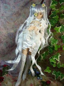 Rating: Safe Score: 0 Tags: 1girl doll dress flower hair_flower hair_ornament kirakishou long_hair rose sitting solo thigh_boots thighhighs very_long_hair vines white_dress yellow_eyes User: admin