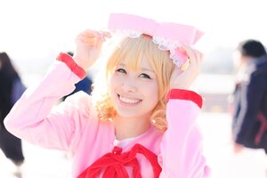 Rating: Safe Score: 0 Tags: 1boy blonde_hair blurry blurry_background blurry_foreground bow depth_of_field grin hinaichigo smile solo striped teeth User: admin