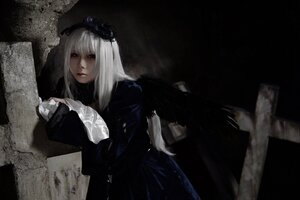 Rating: Safe Score: 0 Tags: 1girl bangs black_dress book closed_mouth dress lips long_hair long_sleeves looking_at_viewer solo suigintou User: admin