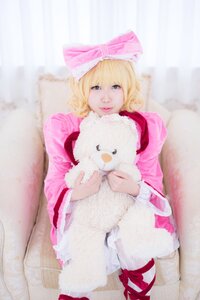 Rating: Safe Score: 0 Tags: 1girl animal bangs blonde_hair blue_eyes blurry bow depth_of_field hat hina_ichigo hinaichigo photo sitting solo sweater User: admin