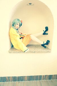Rating: Safe Score: 0 Tags: 1girl aqua_hair bird feathers kanaria short_hair solo User: admin