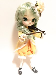 Rating: Safe Score: 0 Tags: 1girl bloomers doll drill_hair flower green_eyes green_hair hair_ornament hat kanaria shoes solo striped underwear User: admin
