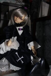 Rating: Safe Score: 0 Tags: 1girl black_dress doll dress frills gothic_lolita lolita_fashion lolita_hairband long_hair long_sleeves solo suigintou User: admin