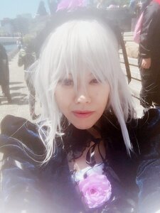 Rating: Safe Score: 0 Tags: 1girl black_dress blue_eyes closed_mouth flower lips mole pink_flower pink_rose portrait rose silver_hair solo suigintou sword upper_body weapon yorha_no._2_type_b yorha_type_a_no._2 User: admin