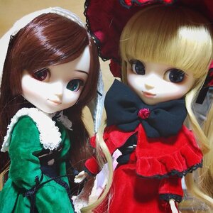 Rating: Safe Score: 0 Tags: 2girls bangs blonde_hair blue_eyes blunt_bangs bow brown_hair doll dress flower frills hat lips long_hair long_sleeves looking_at_viewer multiple_dolls multiple_girls red_dress rose shinku simple_background sisters suiseiseki swept_bangs tagme upper_body User: admin