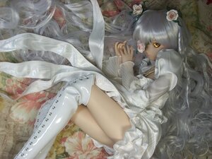 Rating: Safe Score: 0 Tags: 1girl boots doll dress flower frills hair_flower hair_ornament kirakishou long_hair lying on_side rose solo thigh_boots very_long_hair white_dress white_flower white_footwear white_rose yellow_eyes User: admin
