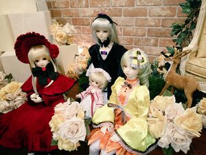 Rating: Safe Score: 0 Tags: 4girls blonde_hair bow doll dress flower frills hair_ornament hat long_hair multiple_dolls multiple_girls pink_bow rose silver_hair tagme white_flower white_rose User: admin