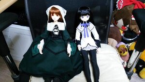 Rating: Safe Score: 0 Tags: black_hair bow brown_hair doll dress long_hair multiple_girls red_eyes sitting solo suiseiseki sword weapon User: admin