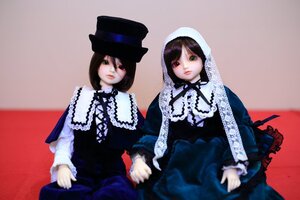 Rating: Safe Score: 0 Tags: 2girls black_hair brown_hair doll dress frills green_eyes hat heterochromia long_sleeves multiple_dolls multiple_girls red_eyes short_hair siblings sisters souseiseki suiseiseki tagme top_hat twins User: admin