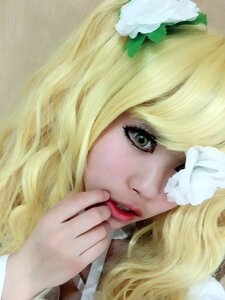Rating: Safe Score: 0 Tags: 1girl blonde_hair eyelashes face fingernails flower green_eyes hair_flower hair_ornament hands kirakishou lips long_hair looking_at_viewer open_mouth portrait solo teeth User: admin