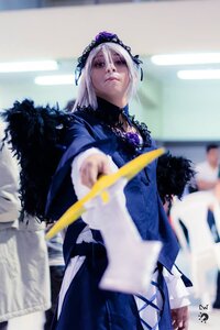 Rating: Safe Score: 0 Tags: 1boy auto_tagged blurry blurry_background blurry_foreground depth_of_field flower frills long_sleeves looking_at_viewer motion_blur solo suigintou upper_body white_hair User: admin