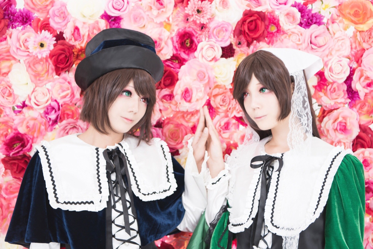 brown_hair dual_persona flower hat heterochromia multiple_cosplay multiple_girls pink_flower pink_rose red_flower red_rose rose short_hair siblings sisters souseiseki suiseiseki symmetry tagme twins white_rose yellow_rose