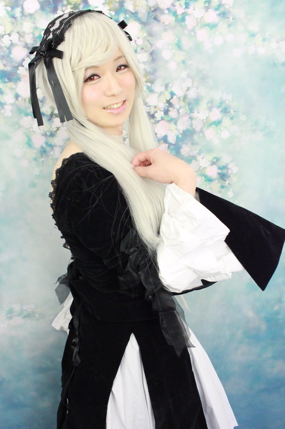 1girl 3d black_dress dress gothic_lolita hairband lips long_sleeves looking_at_viewer red_eyes smile solo suigintou white_hair