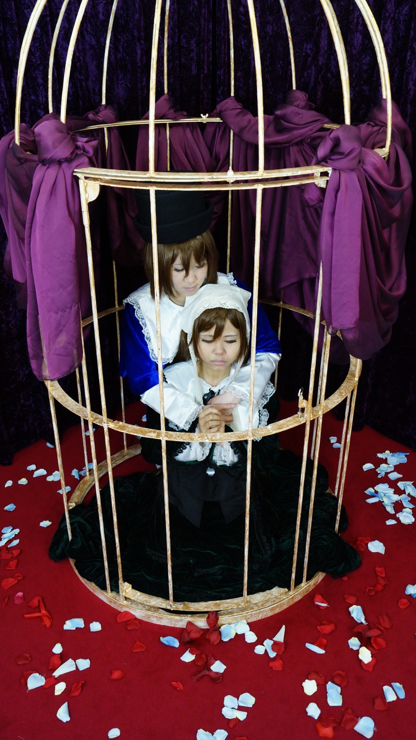 91076 brown_hair flower gloves hat holding long_sleeves multiple_boys multiple_cosplay pants petals tagme weapon