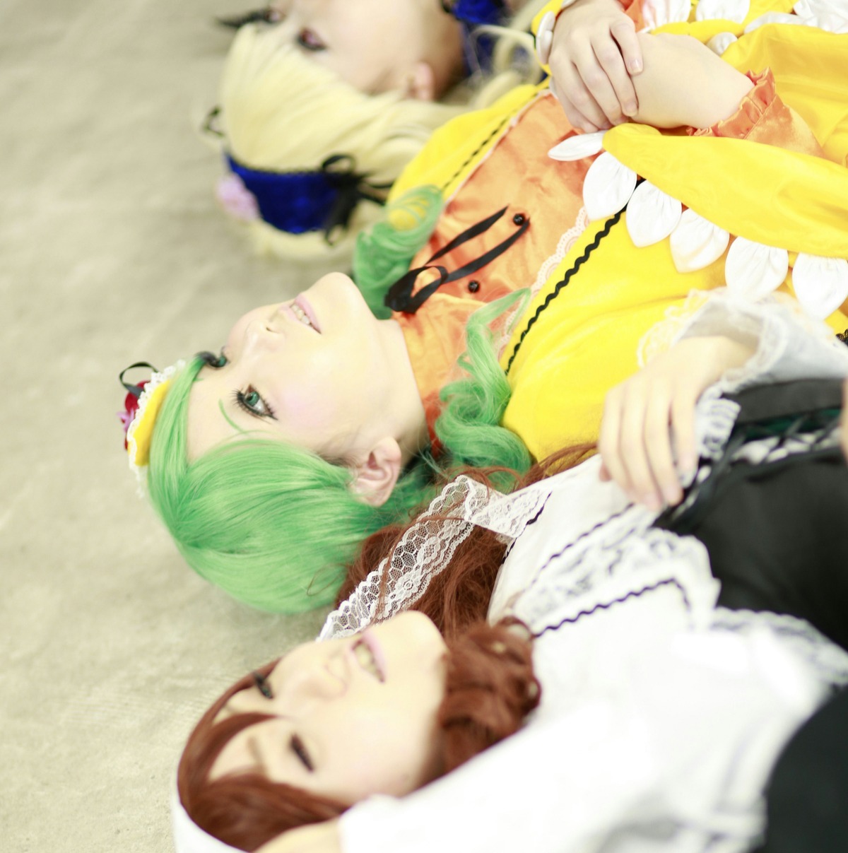 2girls 3girls blonde_hair blurry blurry_foreground brown_hair closed_eyes depth_of_field dress green_hair hat lips multiple_cosplay multiple_girls tagme