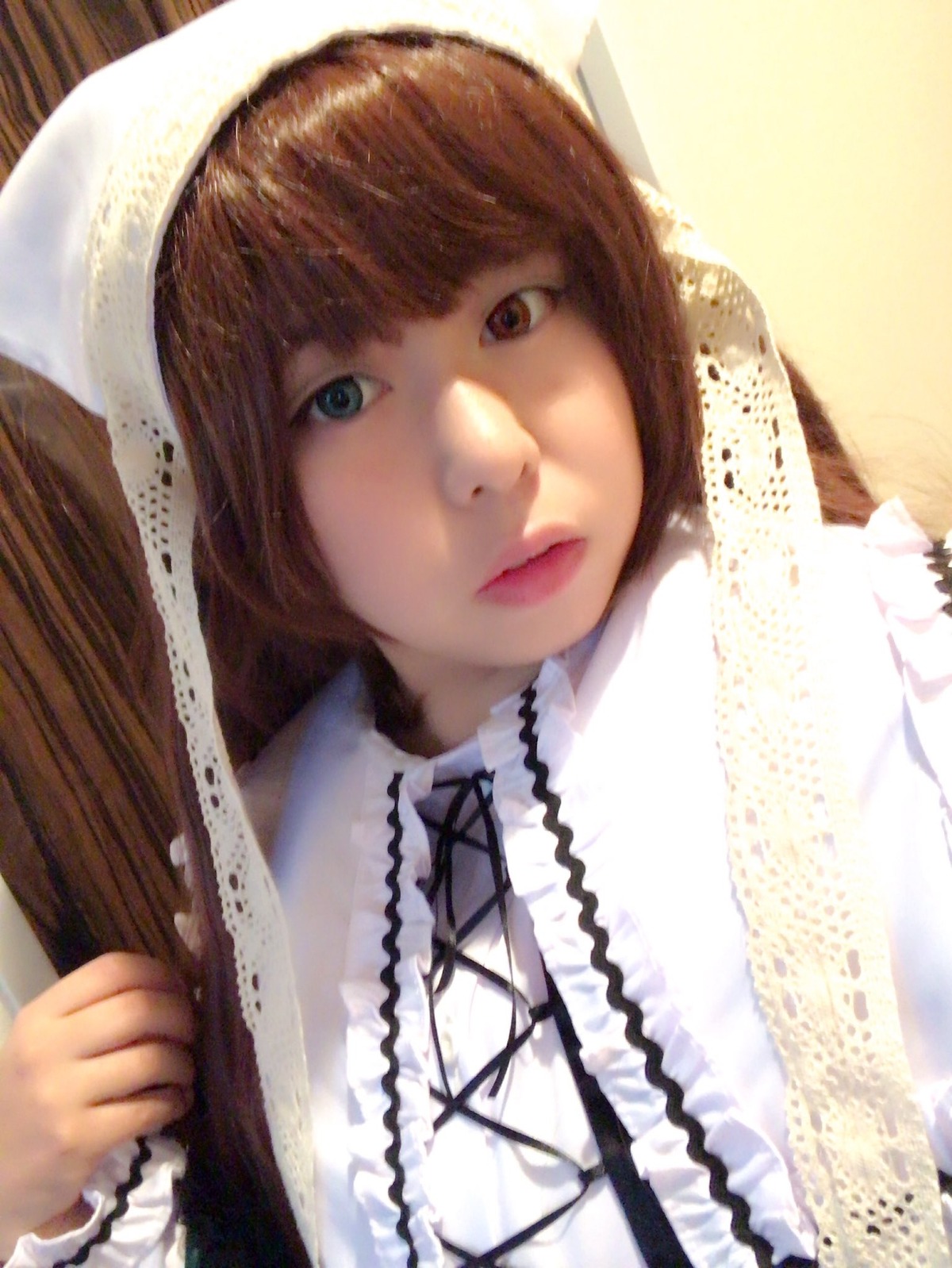 1girl bangs brown_hair closed_mouth lips long_hair looking_at_viewer solo suiseiseki