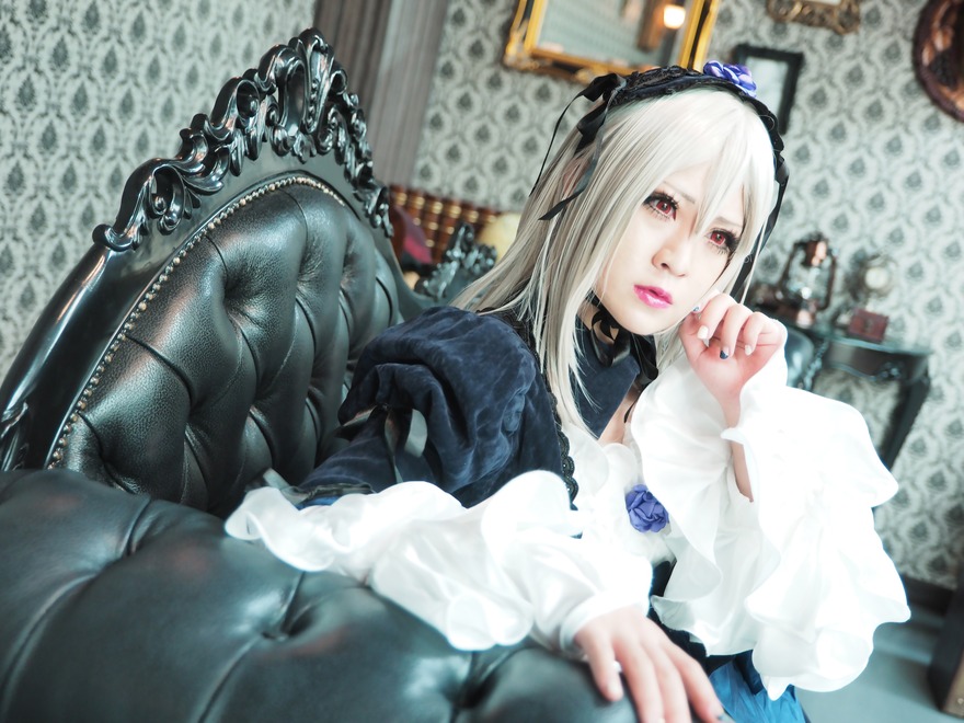 1girl 3d blurry blurry_background depth_of_field dress flower hairband long_sleeves looking_at_viewer nail_polish red_eyes ribbon solo suigintou white_hair