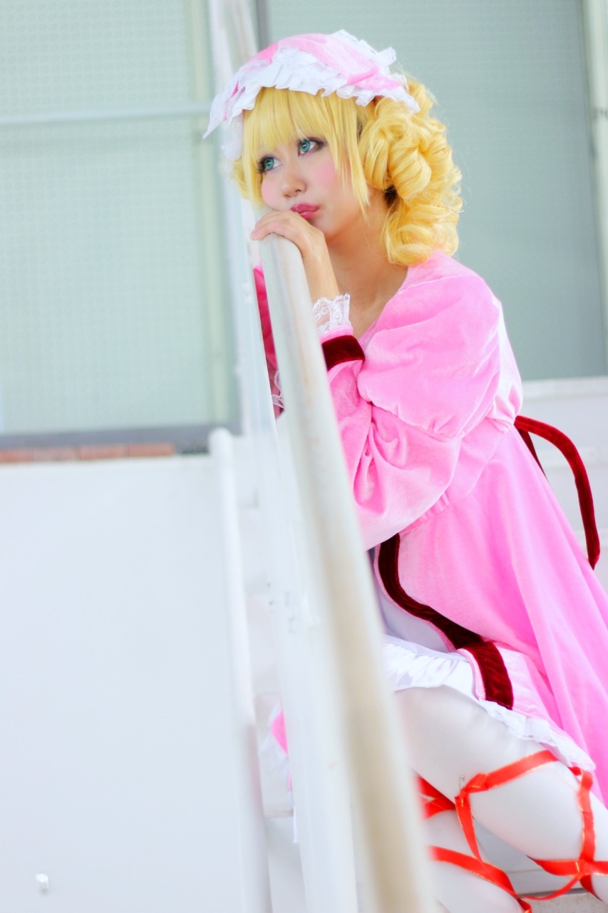 1girl 3d blonde_hair blue_eyes blurry blurry_background blurry_foreground depth_of_field dress hinaichigo photo photorealistic solo