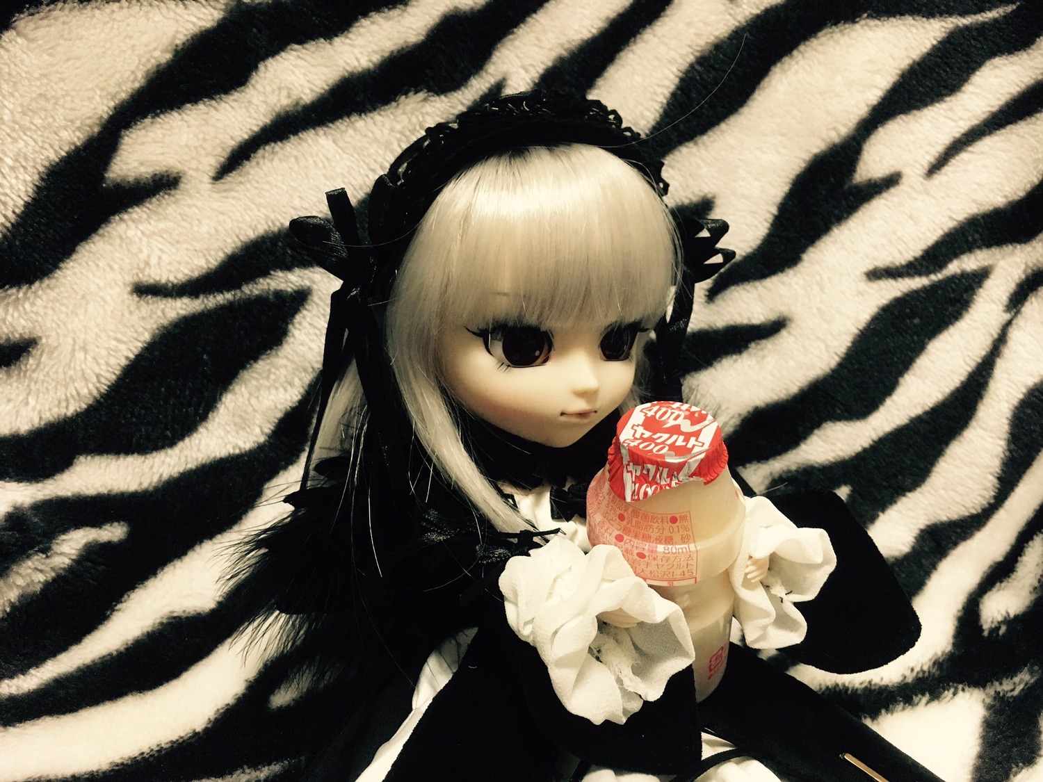 1girl bangs black_eyes blonde_hair closed_mouth doll dress lolita_fashion long_hair looking_at_viewer solo suigintou upper_body wings