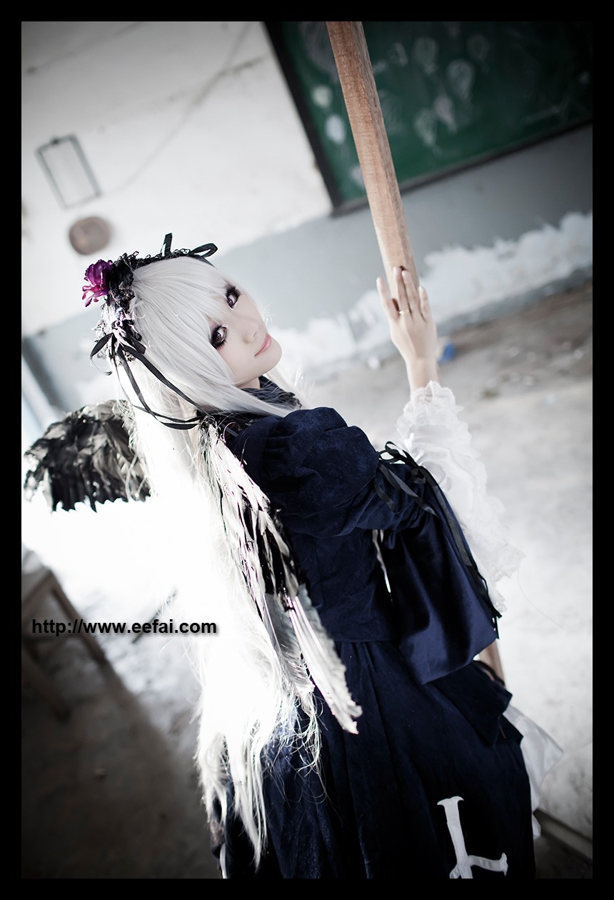 1girl 3d black_border blurry blurry_background depth_of_field hair_ornament letterboxed looking_at_viewer photo solo suigintou