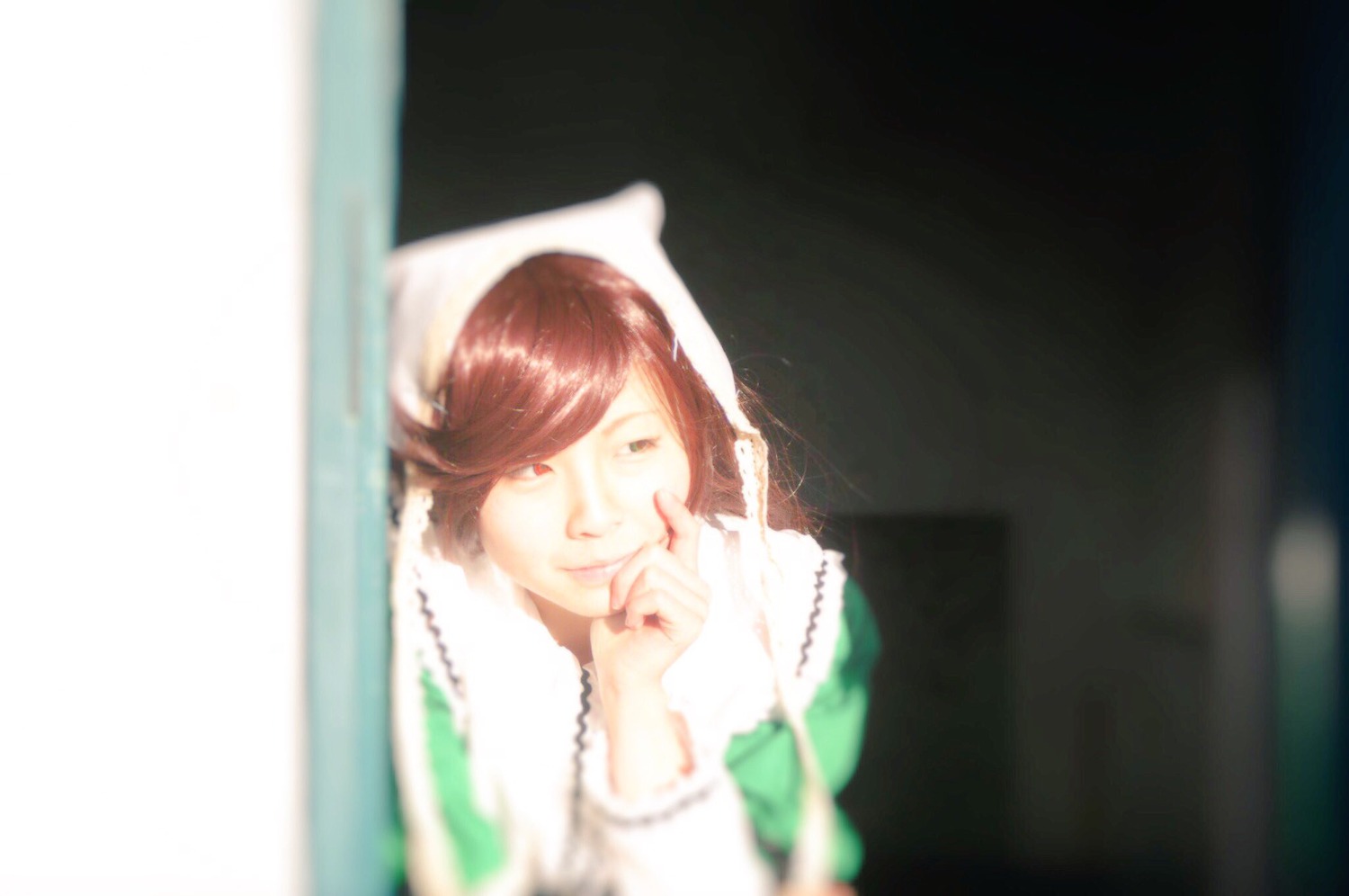 1girl 3d blurry blurry_background blurry_foreground brown_eyes brown_hair depth_of_field dress lips necklace photo solo suiseiseki
