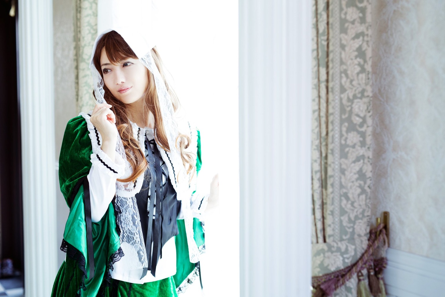 1girl blurry brown_hair depth_of_field jacket lips long_hair shirt solo suiseiseki