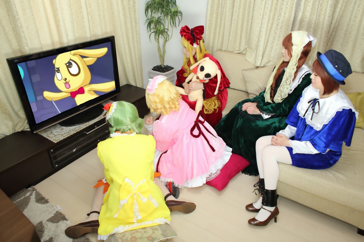 blonde_hair bow couch dress hat high_heels indoors long_hair mirror multiple_boys multiple_cosplay multiple_girls pink_dress sitting tagme top_hat