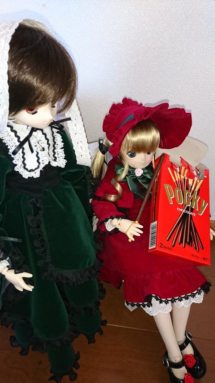 2girls blonde_hair blue_eyes bonnet bow doll dress frills long_hair long_sleeves multiple_dolls multiple_girls red_dress shinku sitting tagme