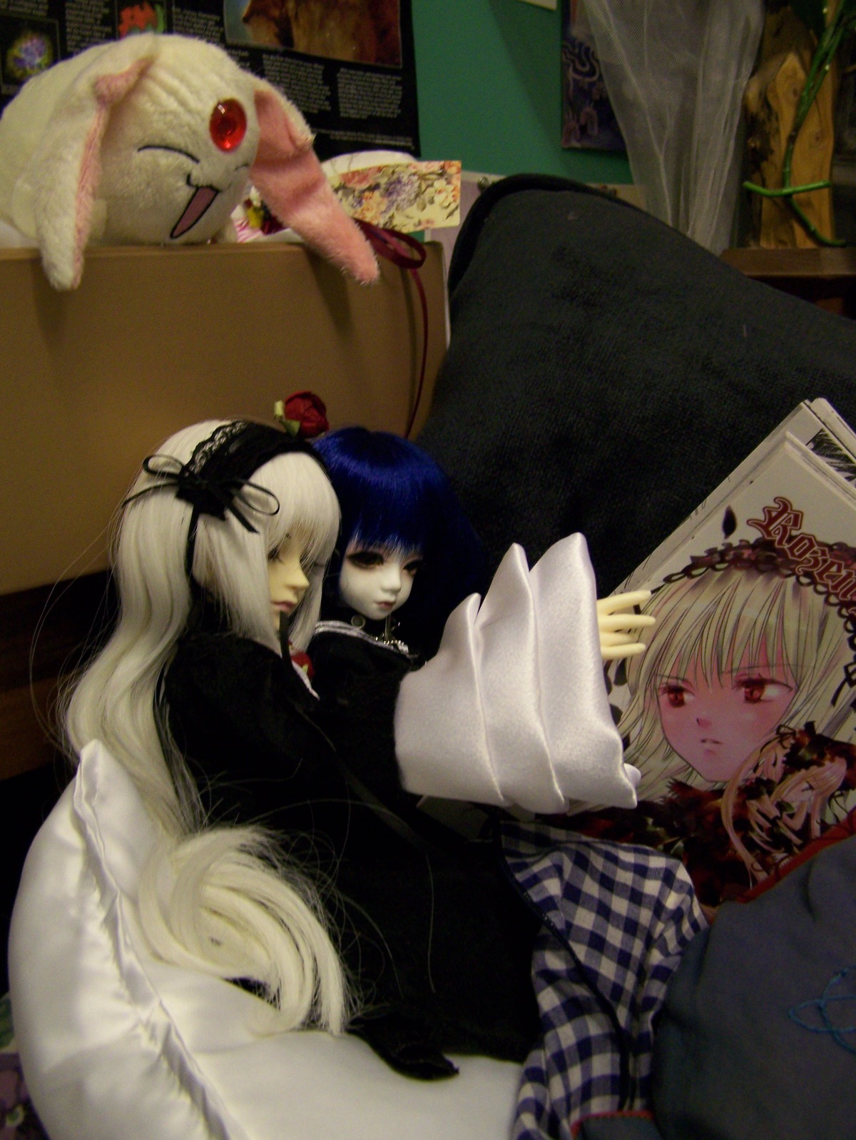 2girls blonde_hair blue_hair closed_eyes doll dress hairband long_hair multiple_girls solo suigintou