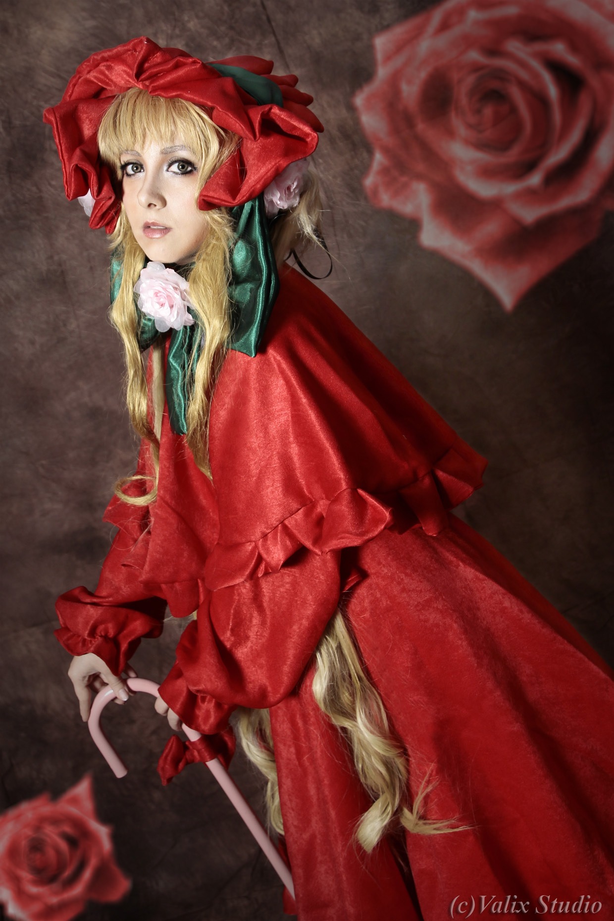 1girl auto_tagged blonde_hair bonnet bow dress flower lips long_hair long_sleeves pink_rose red_dress red_flower red_rose rose shinku solo white_rose