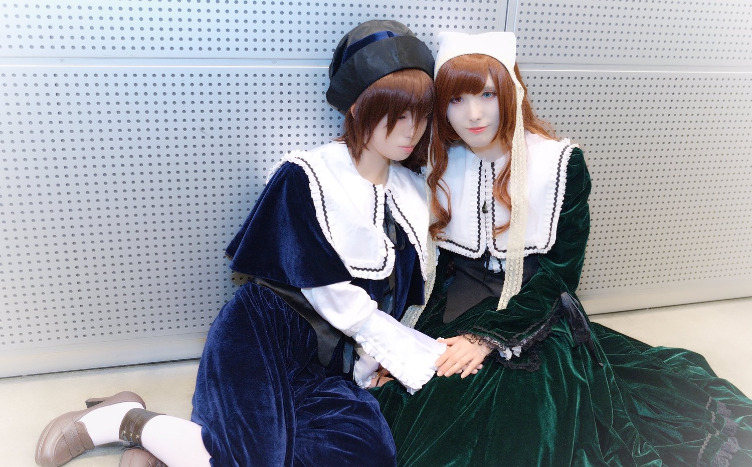 2girls bangs blue_dress brown_hair chain-link_fence dress fence halftone halftone_background hat holding_hands lips long_hair long_sleeves multiple_cosplay multiple_girls polka_dot polka_dot_background polka_dot_dress polka_dot_legwear shoes short_hair sitting tagme white_legwear yuri