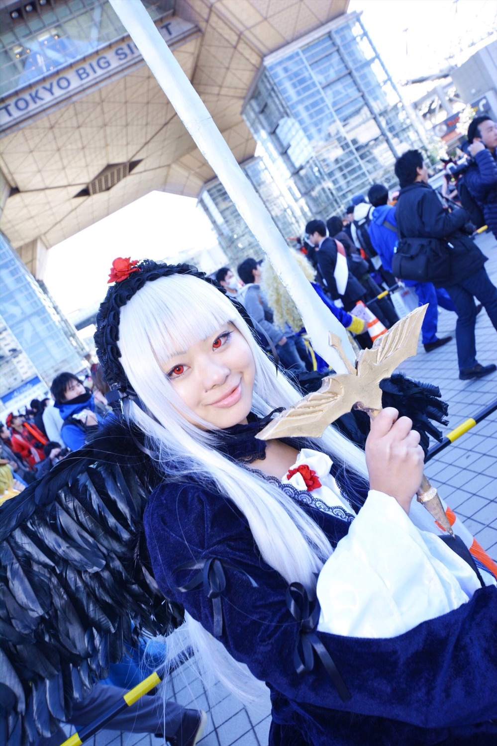 1girl 3d 6+boys city dress frills hairband lolita_fashion red_eyes smile solo solo_focus suigintou