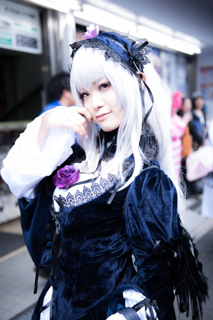 1girl 3d black_dress blurry blurry_background blurry_foreground depth_of_field dress flower gothic_lolita hairband lolita_fashion long_hair long_sleeves looking_at_viewer photo ribbon rose solo suigintou white_hair