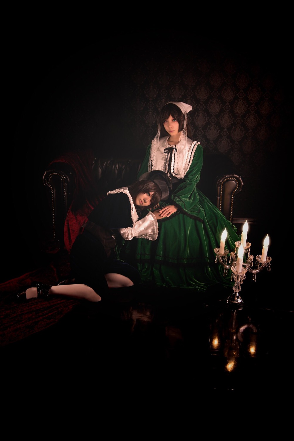 2girls black_hair brown_hair dress green_dress long_hair long_sleeves multiple_cosplay multiple_girls sitting tagme wide_sleeves